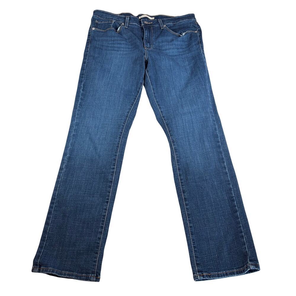 Levis womens classic straight leg medium wash jeans. Size 12. No distress. denim
